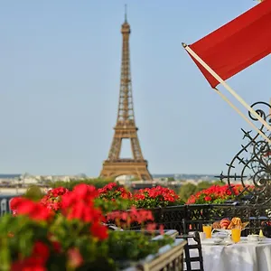 ***** Hotel Plaza Athenee - Dorchester Collection Francie