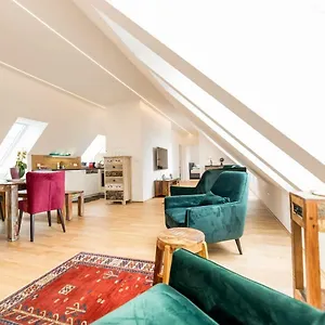Große Dachgeschosswohnung Im Herzen Von Apartment Graz
